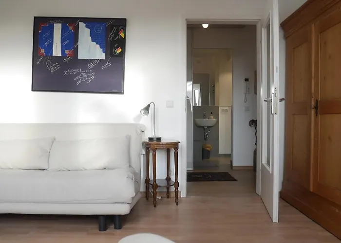 Ruhiges In Nähe Kurfürstendamm Mit Eigener Regendusche