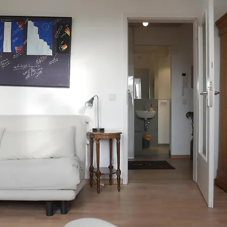 Ruhiges In Nähe Kurfürstendamm Mit Eigener Regendusche